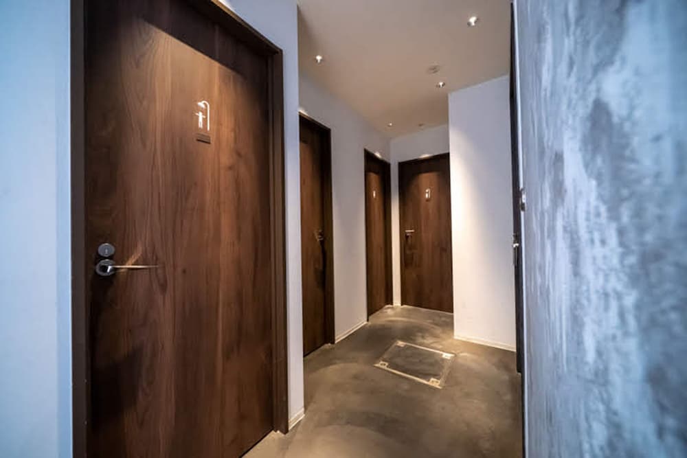 スタンダード ダブルルーム 共用バスルーム バスルーム1 | ホテルエスプレッソ ナンバ