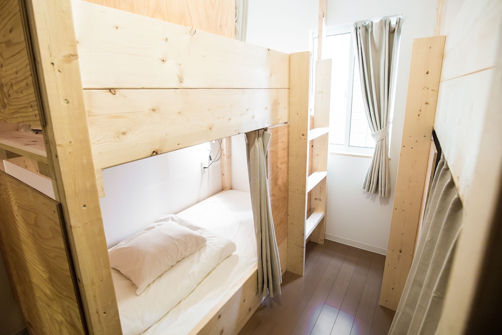 個室４人部屋 客室1 | IZA 江ノ島ゲストハウス＆バー