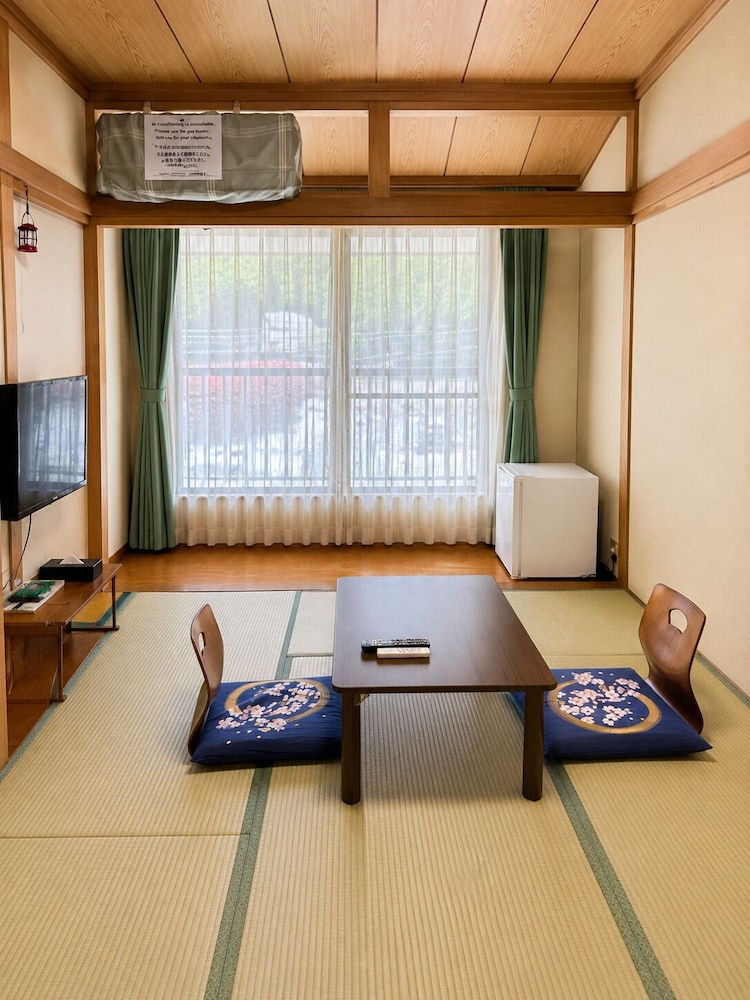 スタンダード ルーム 禁煙 | 山中湖旅館 梁山-RYOZAN-