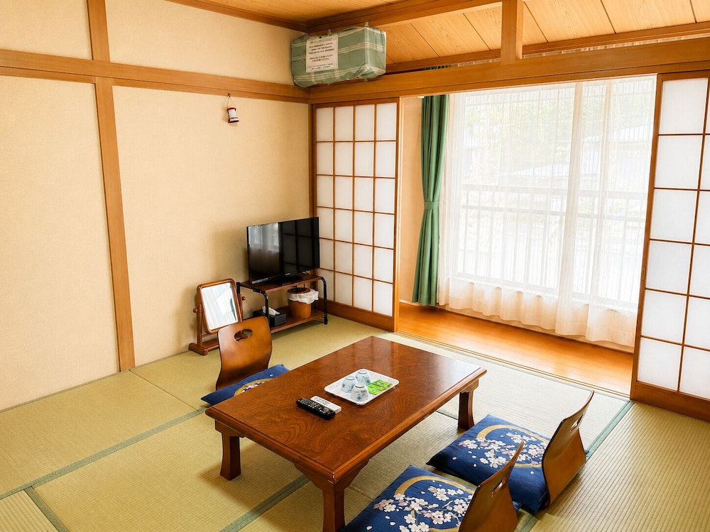 コンフォート ルーム 禁煙 | 山中湖旅館 梁山-RYOZAN-
