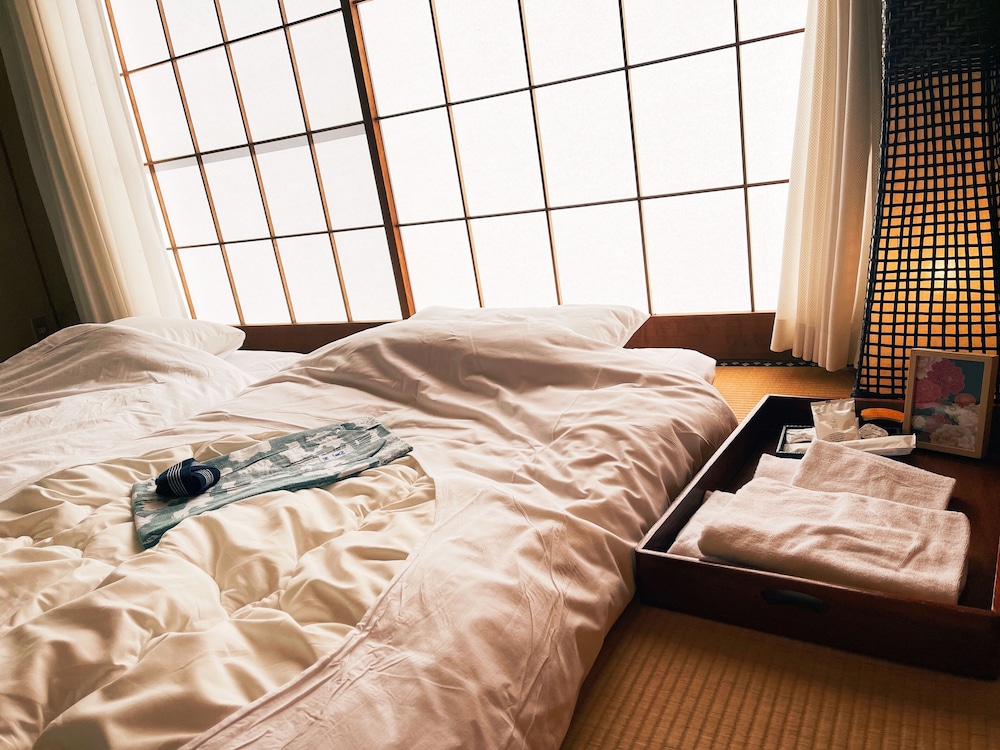デラックス ルーム 禁煙 客室8 | 山中湖旅館 梁山－RYOZAN－