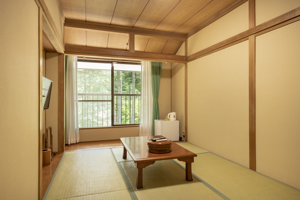 デラックス ルーム 禁煙 客室7 | 山中湖旅館 梁山－RYOZAN－