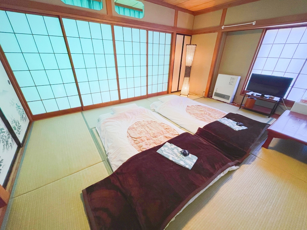 デラックス ルーム 禁煙 客室9 | 山中湖旅館 梁山－RYOZAN－