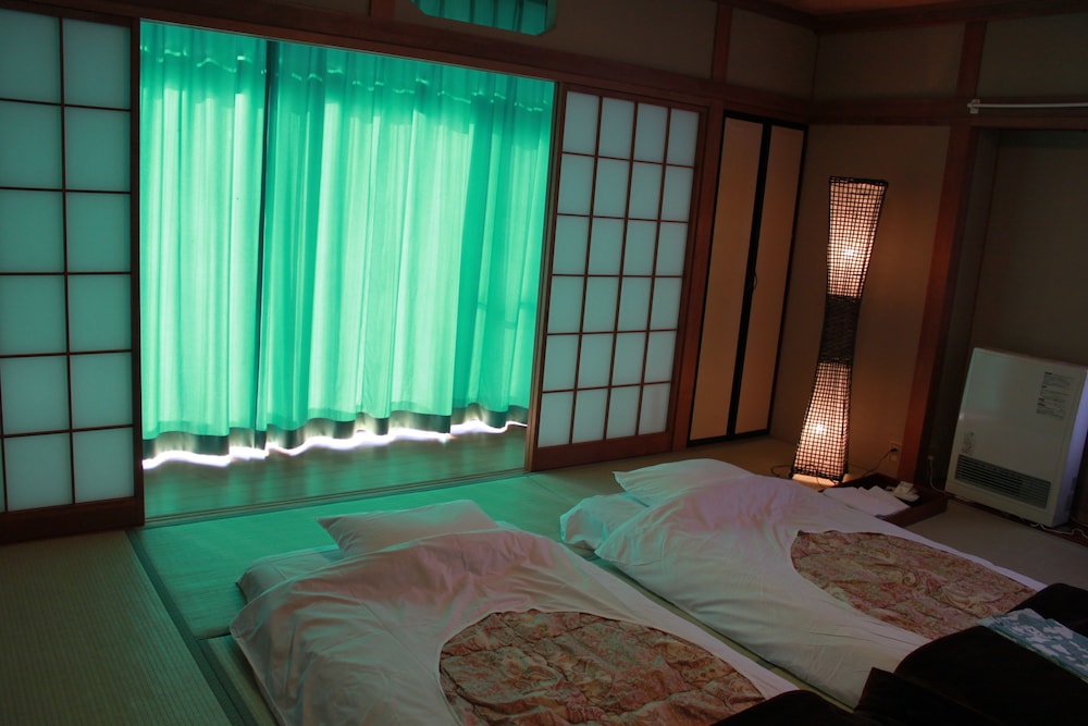 デラックス ルーム 禁煙 客室11 | 山中湖旅館 梁山－RYOZAN－