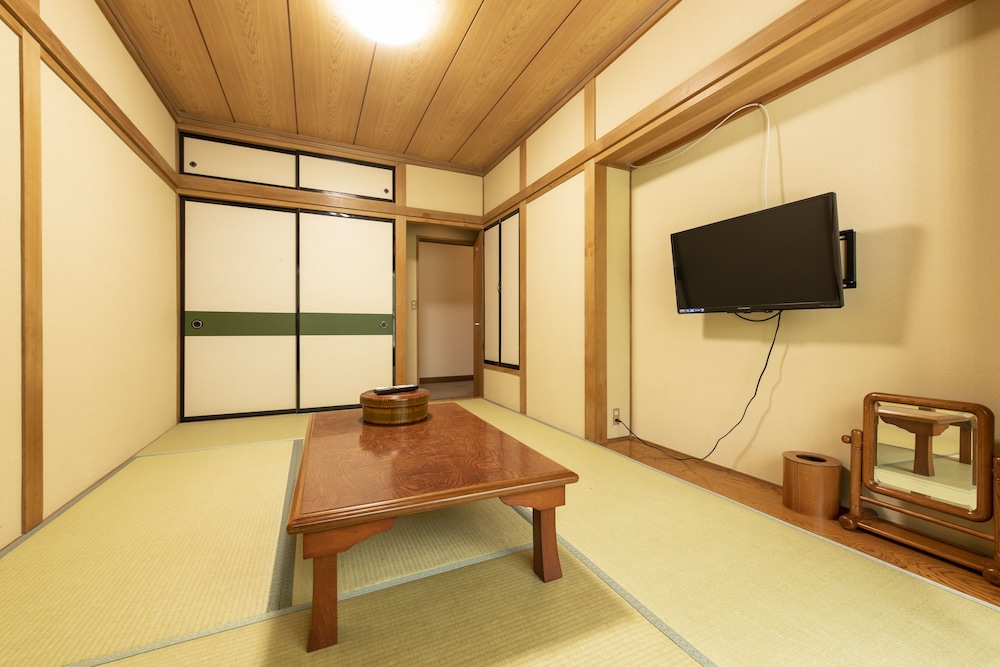 デラックス ルーム 禁煙 客室6 | 山中湖旅館 梁山－RYOZAN－