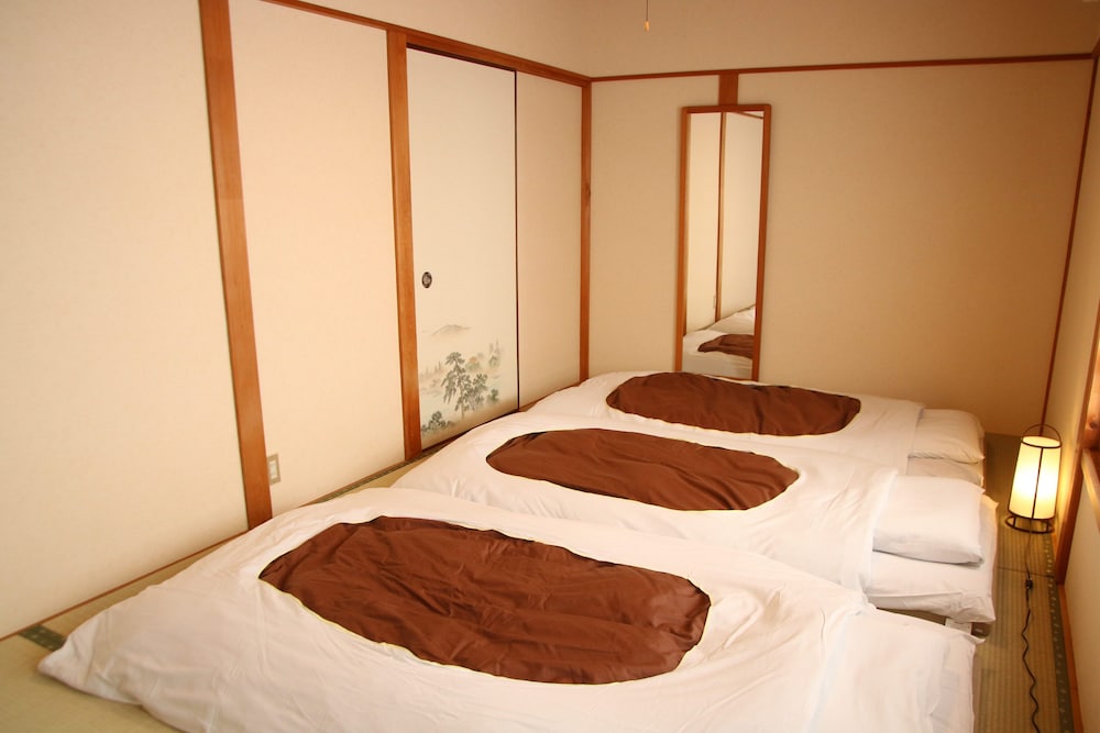 7.5畳和室（バス・トイレ共用） 客室1 | ジェイホッパーズ熊野湯峰ゲストハウス