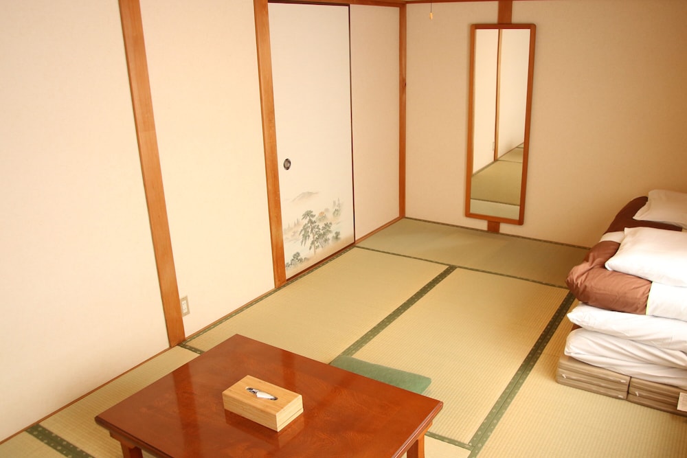 7.5畳和室（バス・トイレ共用） 客室5 | ジェイホッパーズ熊野湯峰ゲストハウス