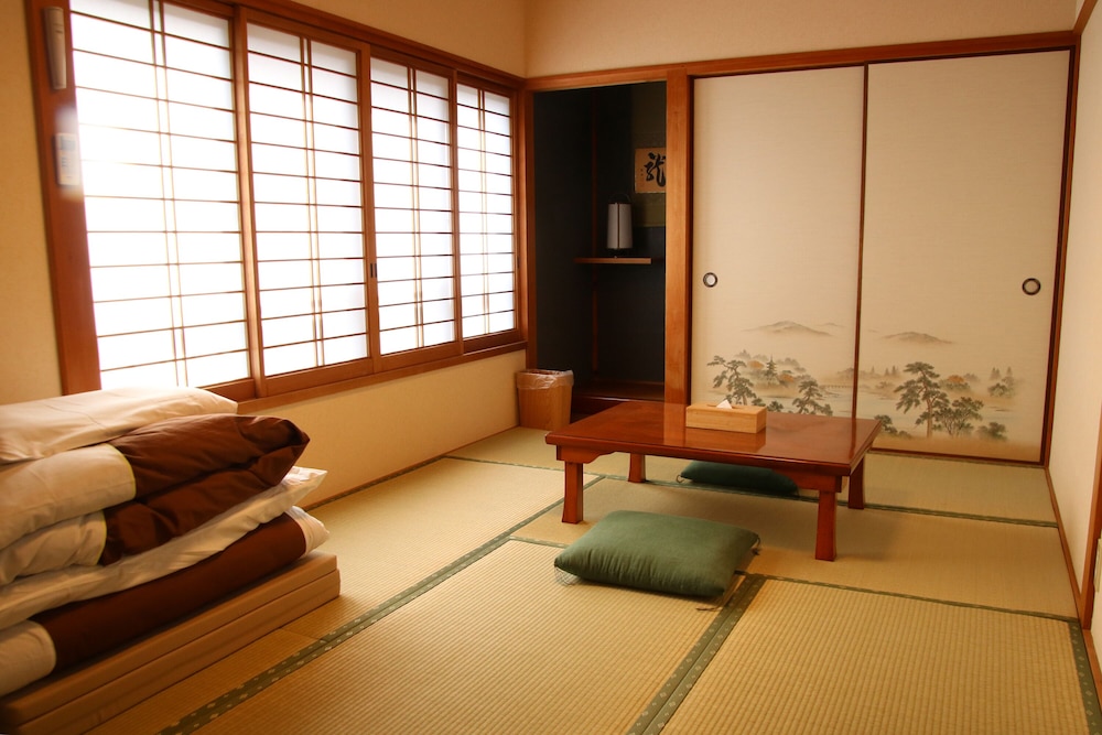 7.5畳和室（バス・トイレ共用） | ジェイホッパーズ熊野湯峰ゲストハウス