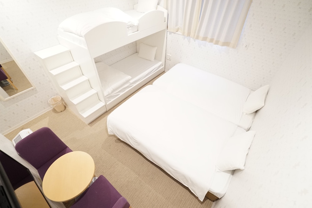 ファミリールーム 禁煙 (2ベット&二段ベッド) | CVS BAY HOTEL 新館