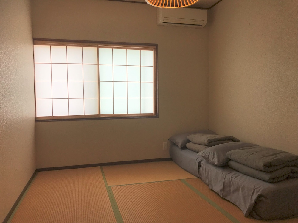 金沢城 3名利用 (共用バスルーム) 客室5 | ゲストハウス ハクカ