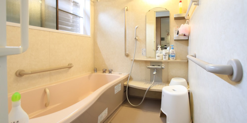 兼六園 2名利用 (共用バスルーム) バスルーム0 | ゲストハウス ハクカ