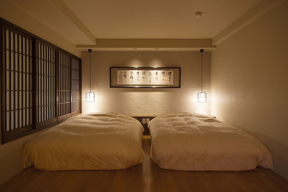 和洋室24畳 禁煙 (0-11歳のお子様はディナー別料金 アラカルトからご注文可) 客室2 | 極楽温泉 匠の宿