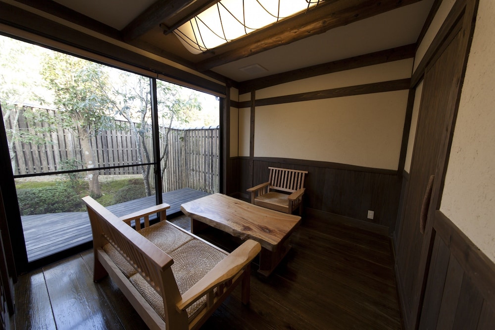 スイートルームふみ 禁煙 (0-11歳のお子様はディナー別料金 アラカルトからご注文可) | 極楽温泉 匠の宿