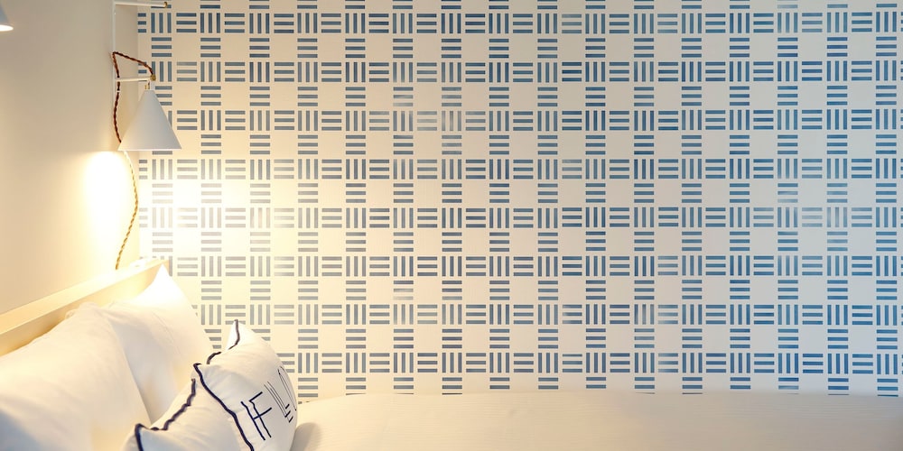 Standard Queen with River View 客室1 | LYURO 東京清澄 by THE SHARE HOTELS