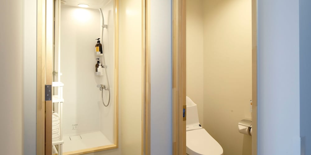 Bunk with Shared Bathroom バスルームのシャワー0 | LYURO 東京清澄 by THE SHARE HOTELS
