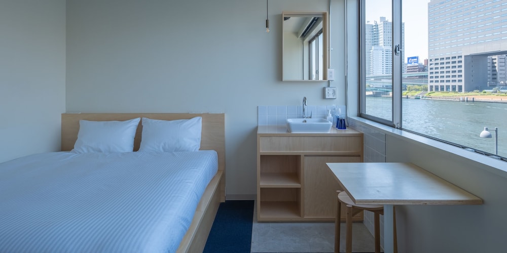 Queen with River View and Shared Bathroom 客室5 | LYURO 東京清澄 by THE SHARE HOTELS