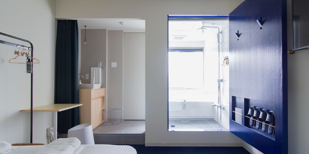 Standard Queen with River View | LYURO 東京清澄 by THE SHARE HOTELS