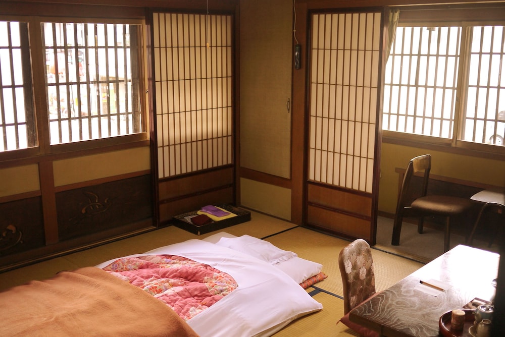 和室6畳 バストイレ共有 客室2 | 旅館かみなか