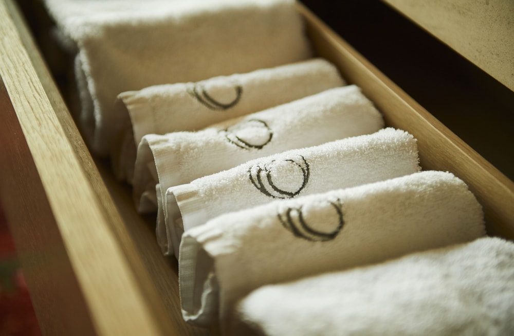 本棟ツイン (禁煙・フランス料理の夕食と朝食付) バスルーム2 | ザ・ひらまつ ホテルズ & リゾーツ 賢島