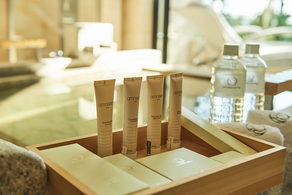 別棟ダブル (禁煙・フランス料理の夕食と朝食付) バスルーム2 | ザ・ひらまつ ホテルズ & リゾーツ 賢島