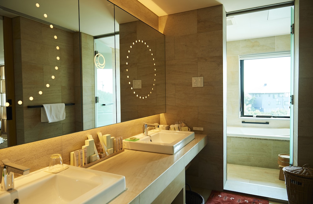 本棟ツイン (禁煙・フランス料理の夕食と朝食付) バスルーム3 | ザ・ひらまつ ホテルズ & リゾーツ 賢島