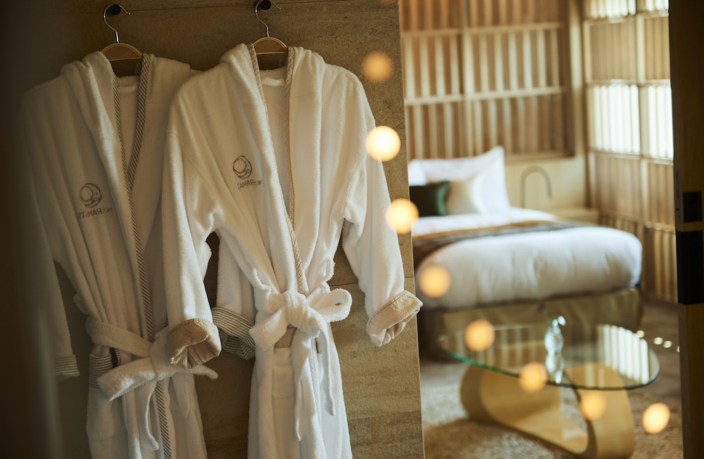 本棟ツイン (禁煙・フランス料理の夕食と朝食付) バスルーム0 | ザ・ひらまつ ホテルズ & リゾーツ 賢島