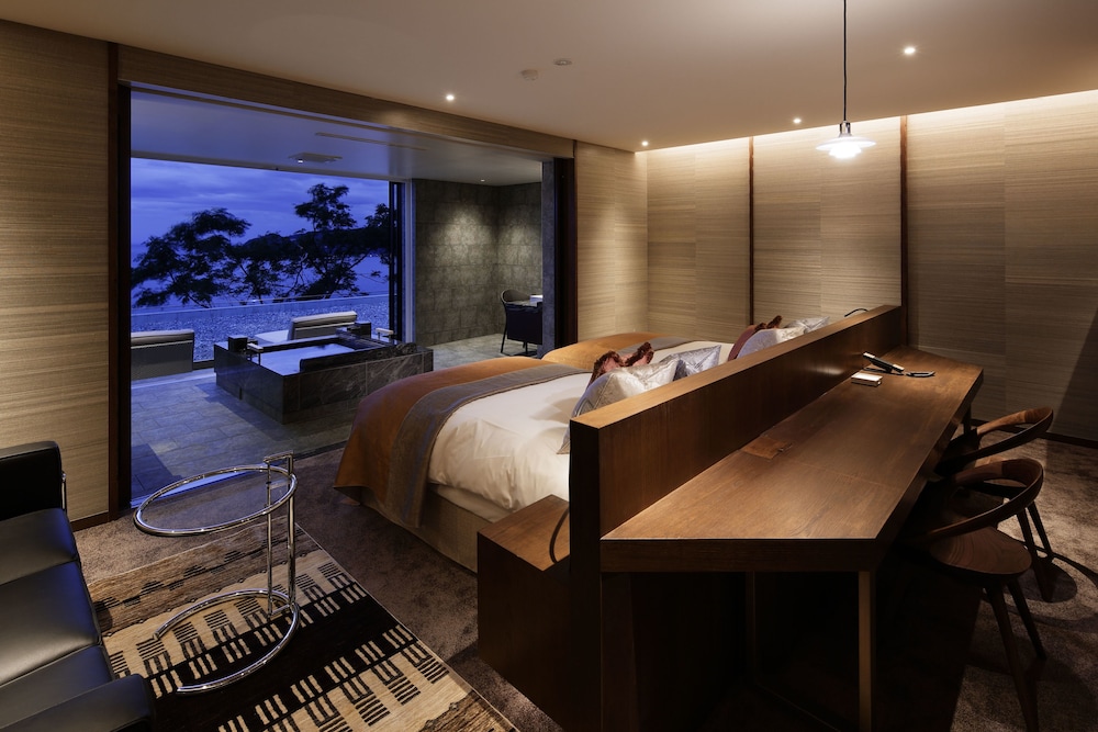 2F ツイン (フランス料理の夕食と朝食付) 禁煙 客室2 | ザ・ひらまつ ホテルズ＆リゾーツ 熱海