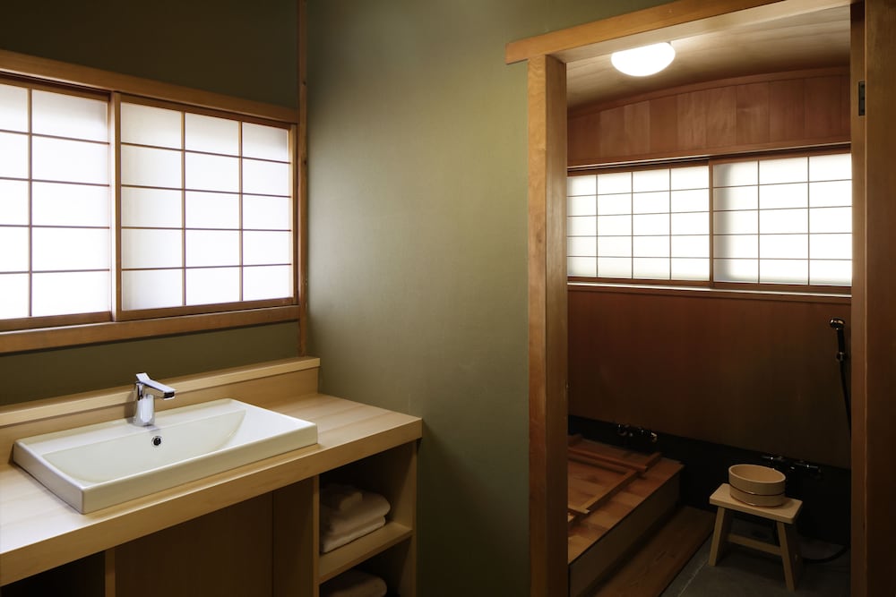 梅の間 (フランス料理の夕食と朝食付) 禁煙 バスルーム0 | ザ・ひらまつ ホテルズ＆リゾーツ 熱海