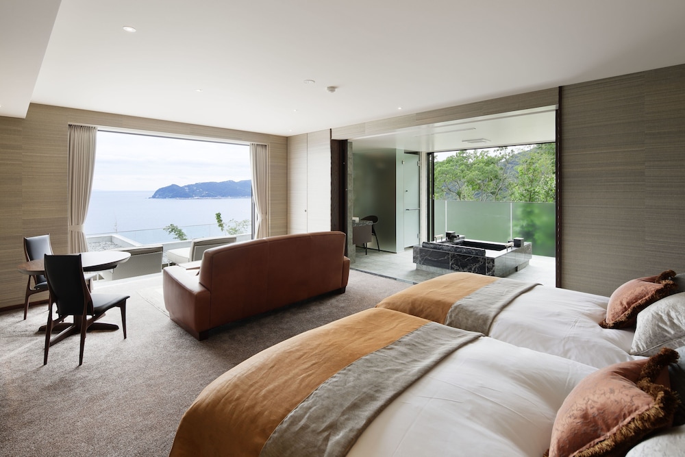 2F コーナースイート (フランス料理の夕食と朝食付) 禁煙 客室2 | ザ・ひらまつ ホテルズ&リゾーツ 熱海