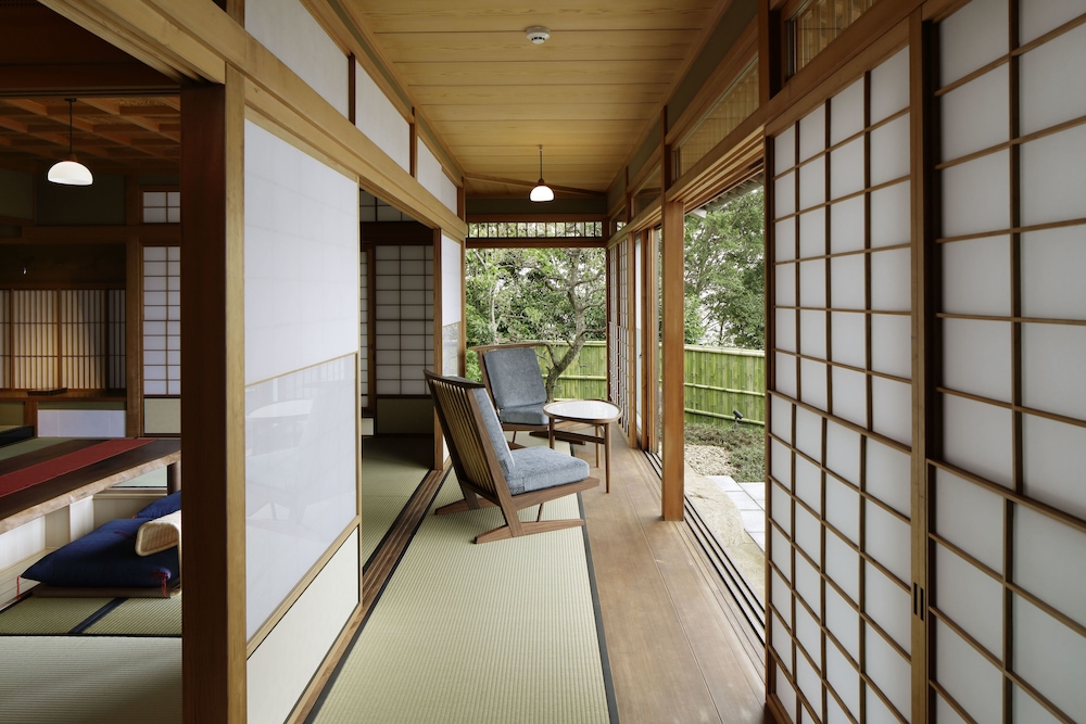 梅の間 (フランス料理の夕食と朝食付) 禁煙 客室2 | ザ・ひらまつ ホテルズ＆リゾーツ 熱海