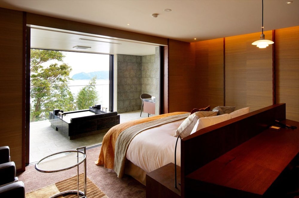 1F ダブル (フランス料理の夕食と朝食付) 禁煙 部屋からの景観0 | ザ・ひらまつ ホテルズ＆リゾーツ 熱海