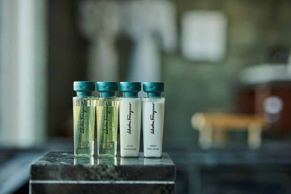 2F コーナースイート (フランス料理の夕食と朝食付) 禁煙 バスルームの設備0 | ザ・ひらまつ ホテルズ&リゾーツ 熱海