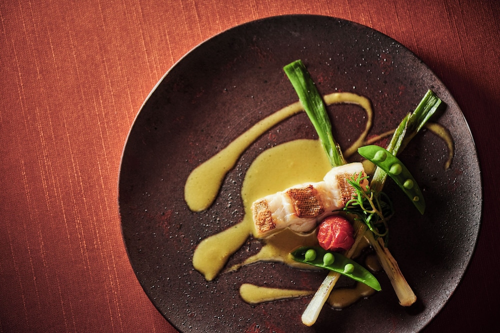 2F コーナースイート (フランス料理の夕食と朝食付) 禁煙 | ザ・ひらまつ ホテルズ&リゾーツ 熱海