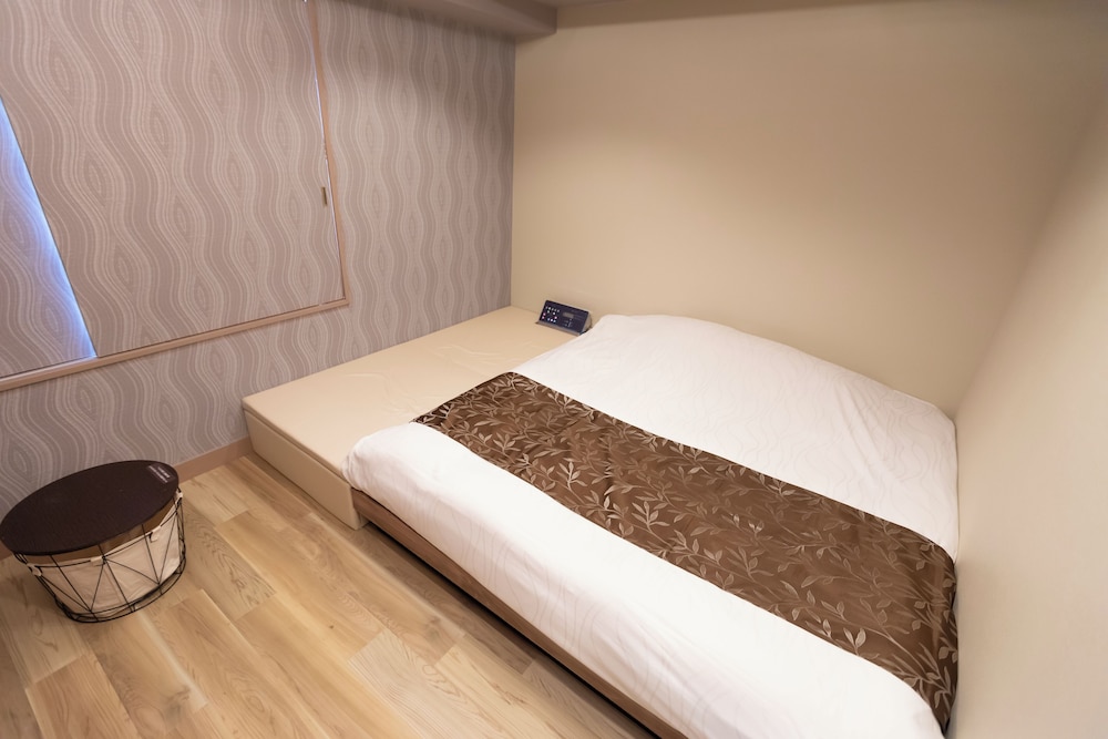 お部屋お任せ ショートステイ チェックイン時間 夜9時、チェックアウト時間 朝11時 客室7 | ホテルアトラス新宿歌舞伎町 - 大人限定