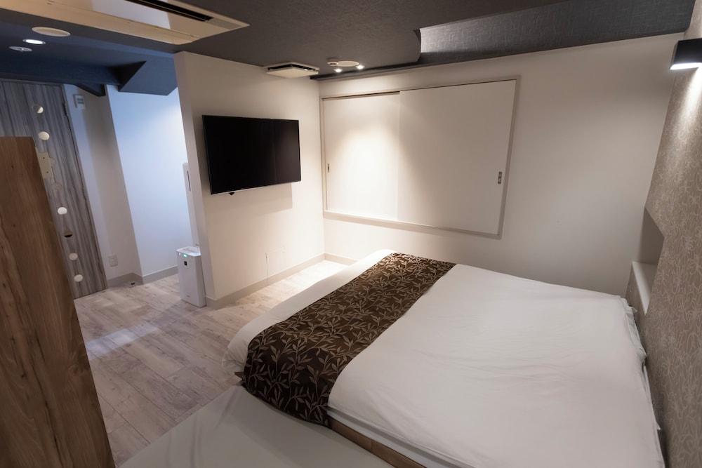 お部屋お任せ ショートステイ チェックイン時間 夜9時、チェックアウト時間 朝11時 客室5 | ホテルアトラス新宿歌舞伎町 - 大人限定