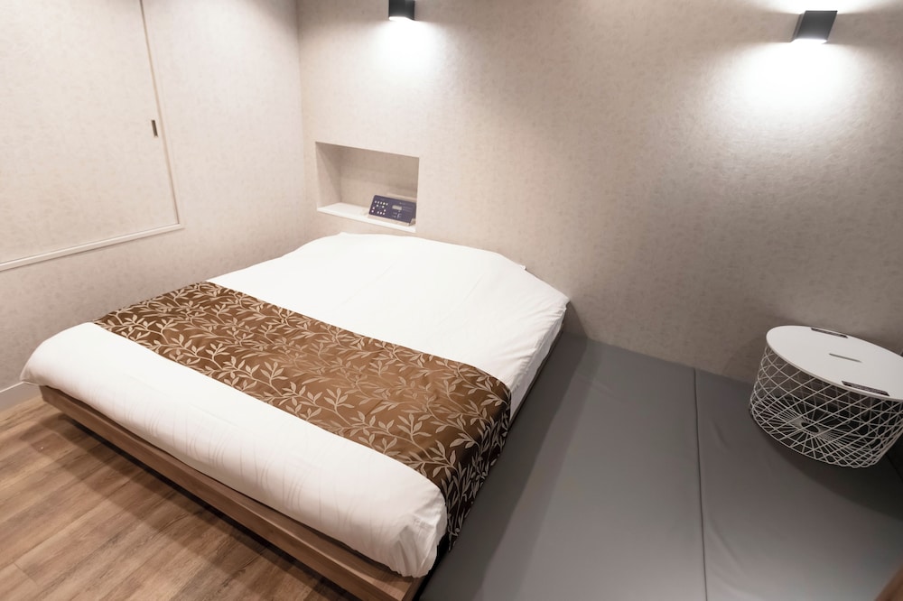 お部屋お任せ ショートステイ チェックイン時間 夜9時、チェックアウト時間 朝11時 客室8 | ホテルアトラス新宿歌舞伎町 - 大人限定