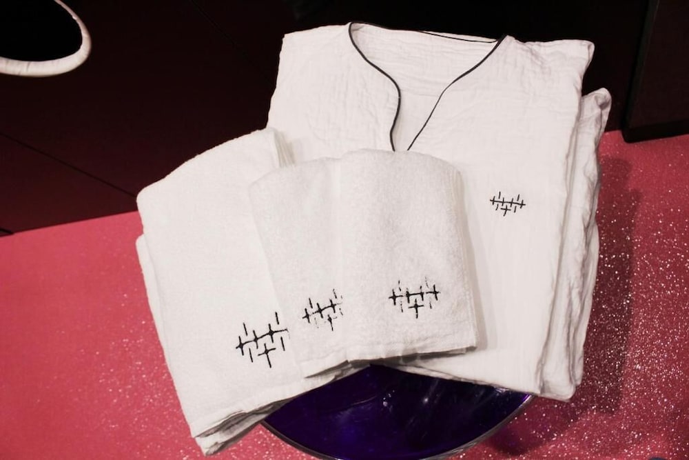 [短期滞在] セミダブルルーム 禁煙 [チェックイン 21:00-25:00 / チェックアウト10:00まで] バスルーム1 | ホテルザホテル 新宿歌舞伎町 - 大人限定