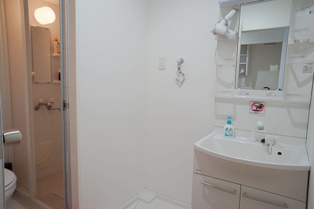 ベーシック ツインルーム バスルームのシンク0 | 大阪鶴橋亭ホテル Asahi group