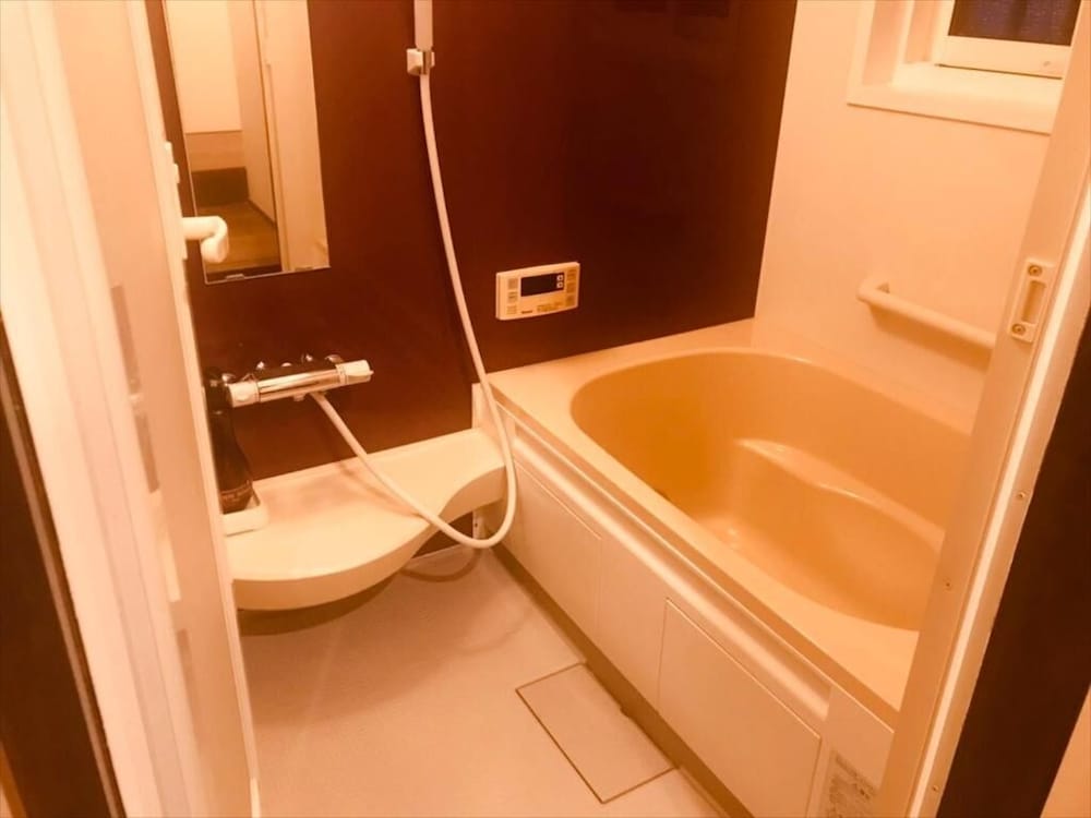 デラックス和室 2~6名 (禁煙) バスルーム0 | 百年古民家 いろり宿 飛騨屋