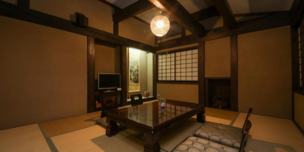 和洋室 2~6名 (禁煙) 客室3 | 百年古民家 いろり宿 飛騨屋