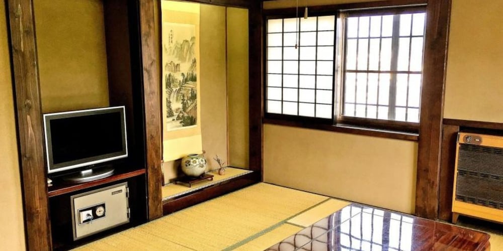 和洋室 2~6名 (禁煙) 客室5 | 百年古民家 いろり宿 飛騨屋