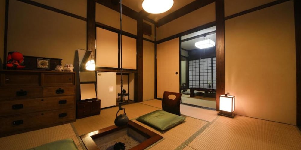 和室 1~3名 (禁煙) トイレ付&共用バスルーム 客室7 | 百年古民家 いろり宿 飛騨屋
