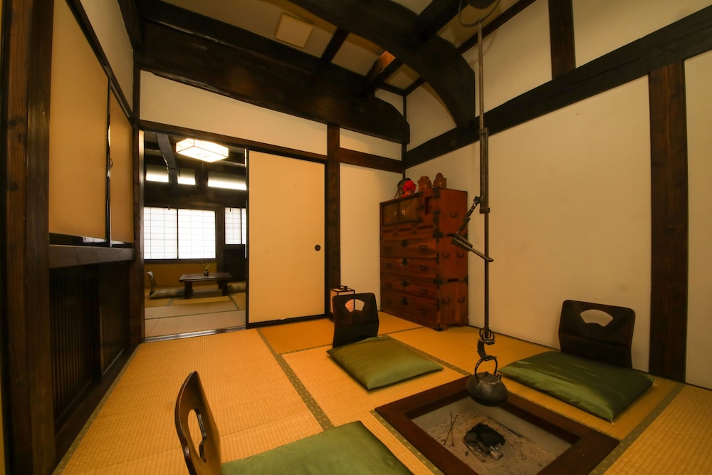 エコノミー和室 | 百年古民家 いろり宿 飛騨屋