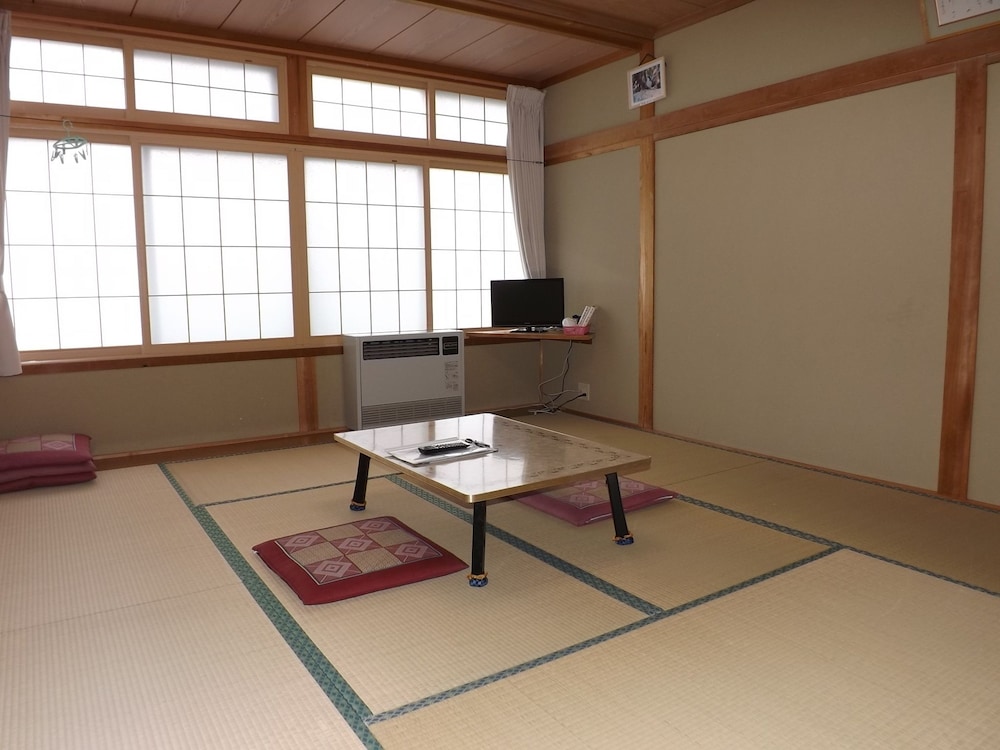 和室 スタンダードルーム 共用バスルーム リビング エリア0 | 民宿りんどう