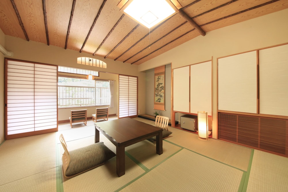 和室8畳(眺望なし) 客室1 | みなかみの自然を楽しむお宿 MICASA