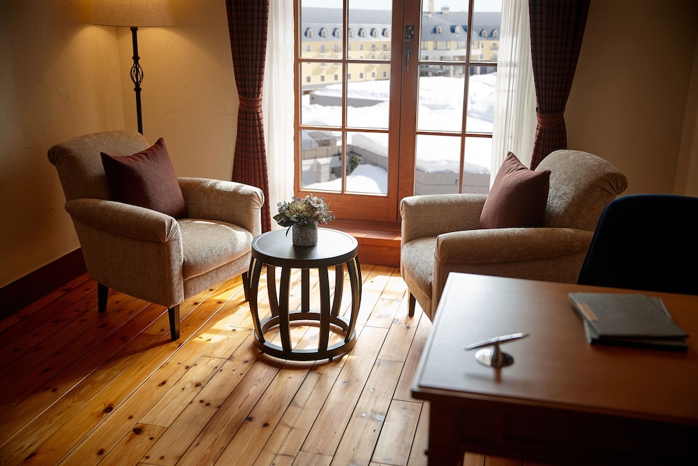 【ロッジ棟】デラックスダブルツイン(ベッド2台) 客室2 | ロッテ アライ リゾート