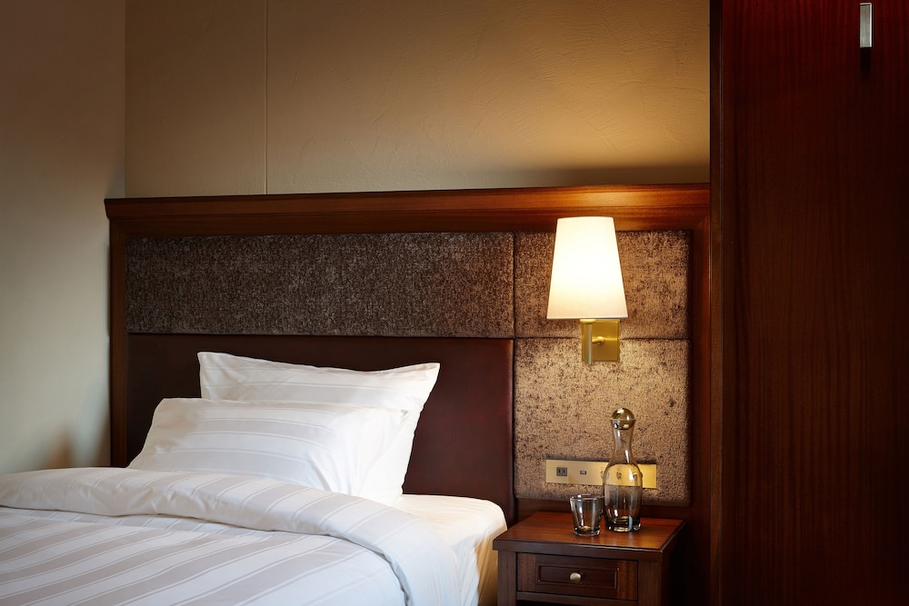 【ロッジ棟】デラックスクアドラプル(ベッド4台) 客室1 | ロッテ アライ リゾート