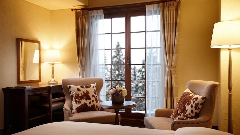 【ロッジ棟】デラックスダブルツイン(ベッド2台) 客室5 | ロッテ アライ リゾート