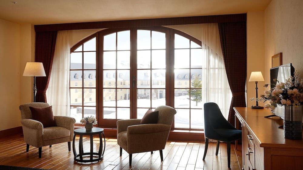 【クラブ棟】デラックスダブル(ベッド1台) 客室1 | ロッテ アライ リゾート