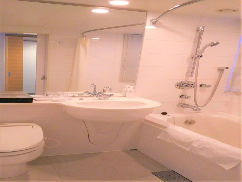 ツインルーム 喫煙 プレミアムフロア バスルーム0 | ホテルメトロポリタン秋田